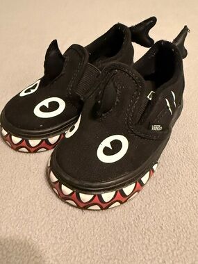 Vans Off the Wall Shark Week Black Loafers with Fins Toddler Boys Size 4
